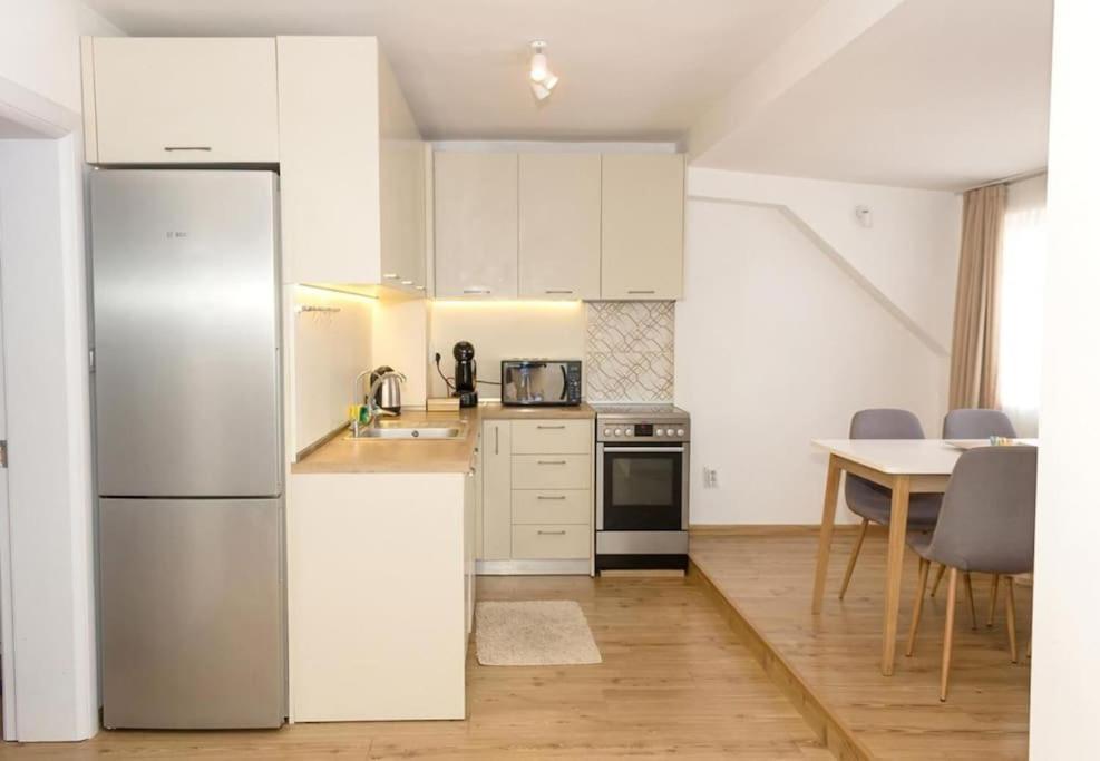 Modern Bright Apartment Close To City Center And Grand Mall Varna Exterior photo