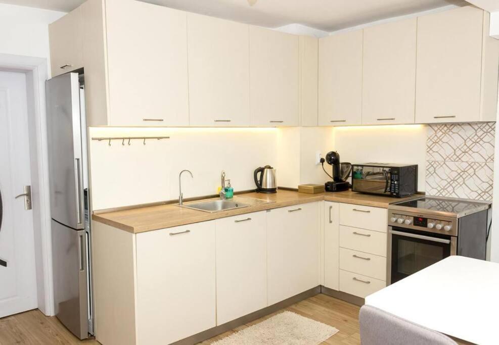 Modern Bright Apartment Close To City Center And Grand Mall Varna Exterior photo