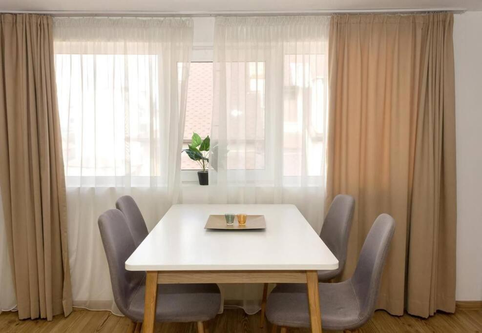 Modern Bright Apartment Close To City Center And Grand Mall Varna Exterior photo