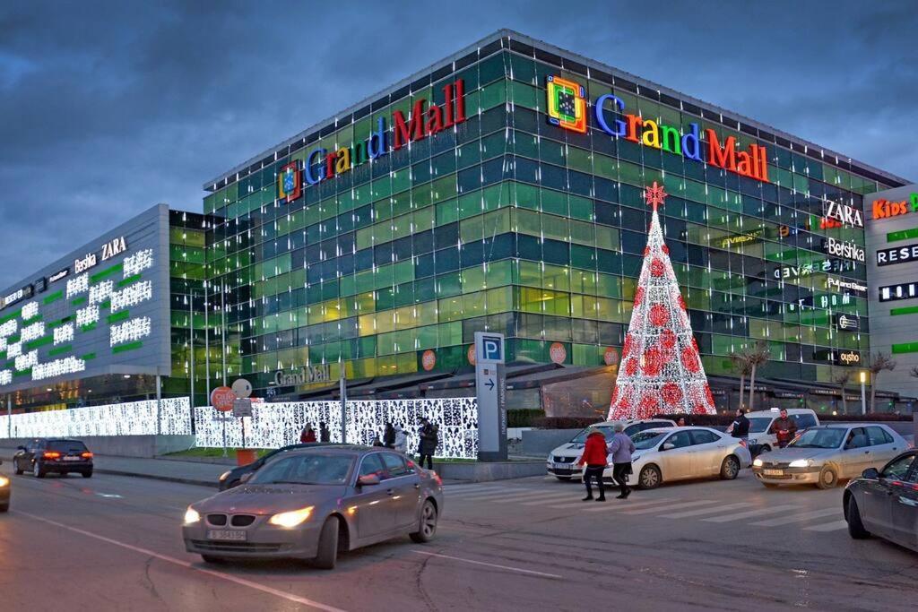 Modern Bright Apartment Close To City Center And Grand Mall Varna Exterior photo