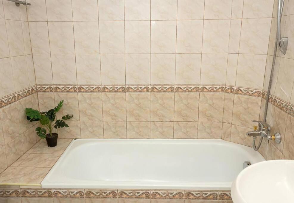 Modern Bright Apartment Close To City Center And Grand Mall Varna Exterior photo