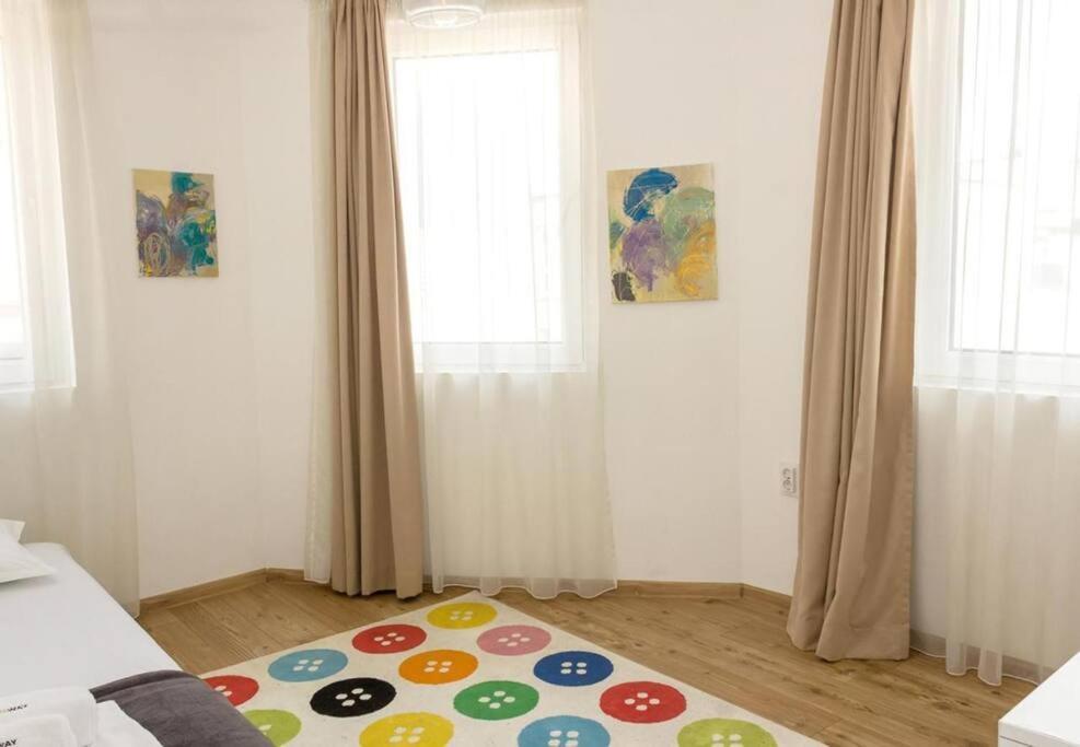 Modern Bright Apartment Close To City Center And Grand Mall Varna Exterior photo