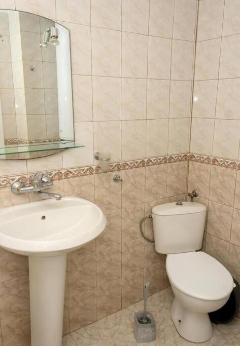 Modern Bright Apartment Close To City Center And Grand Mall Varna Exterior photo