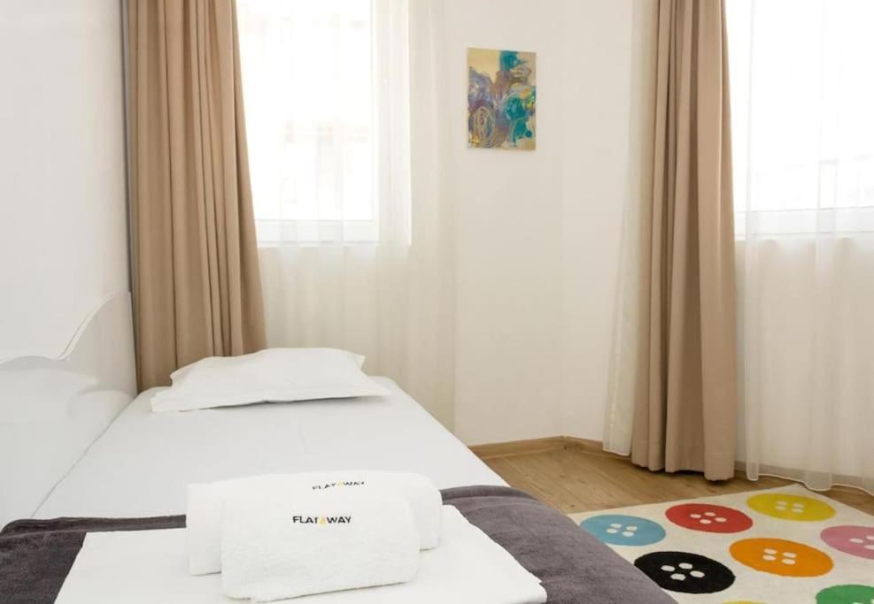 Modern Bright Apartment Close To City Center And Grand Mall Varna Exterior photo
